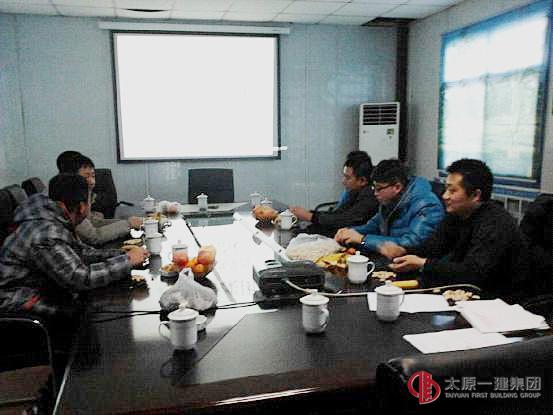 第十四團(tuán)支部召開學(xué)習(xí)黨的十八大精神會(huì)議