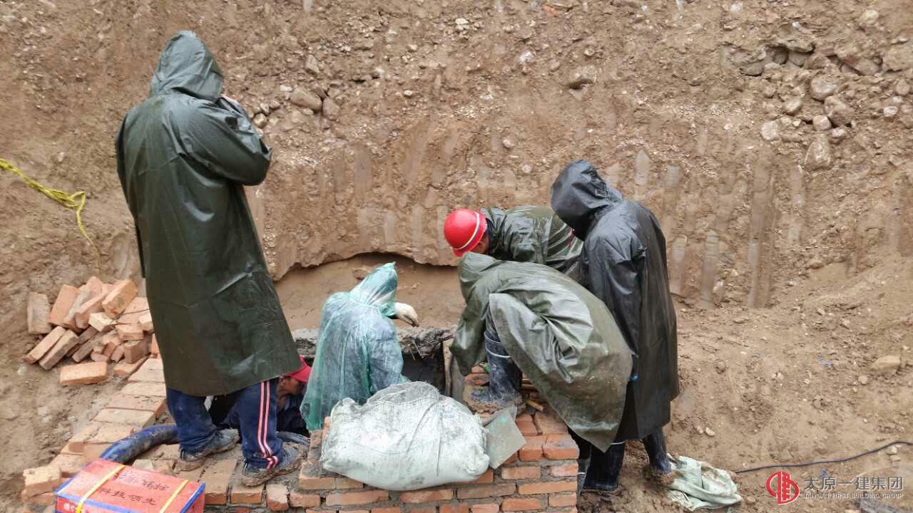用汗水揮灑青春豪情，用行動詮釋龍城精神