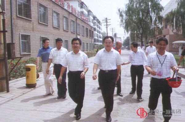 市委常委、常務(wù)副市長(zhǎng)李俊民視察施工現(xiàn)場(chǎng)