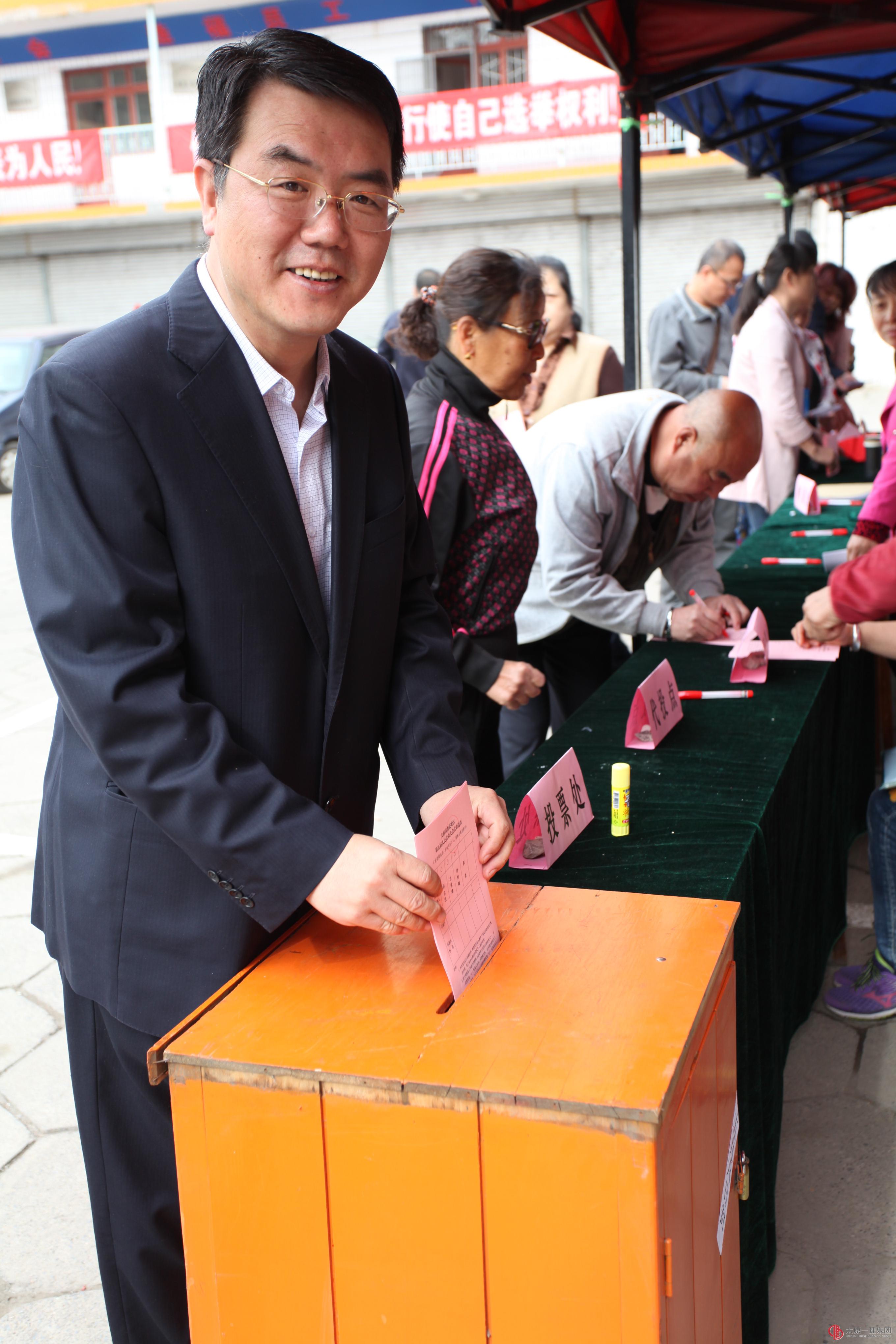 集團(tuán)公司總經(jīng)理李世雄當(dāng)選區(qū)人大代表