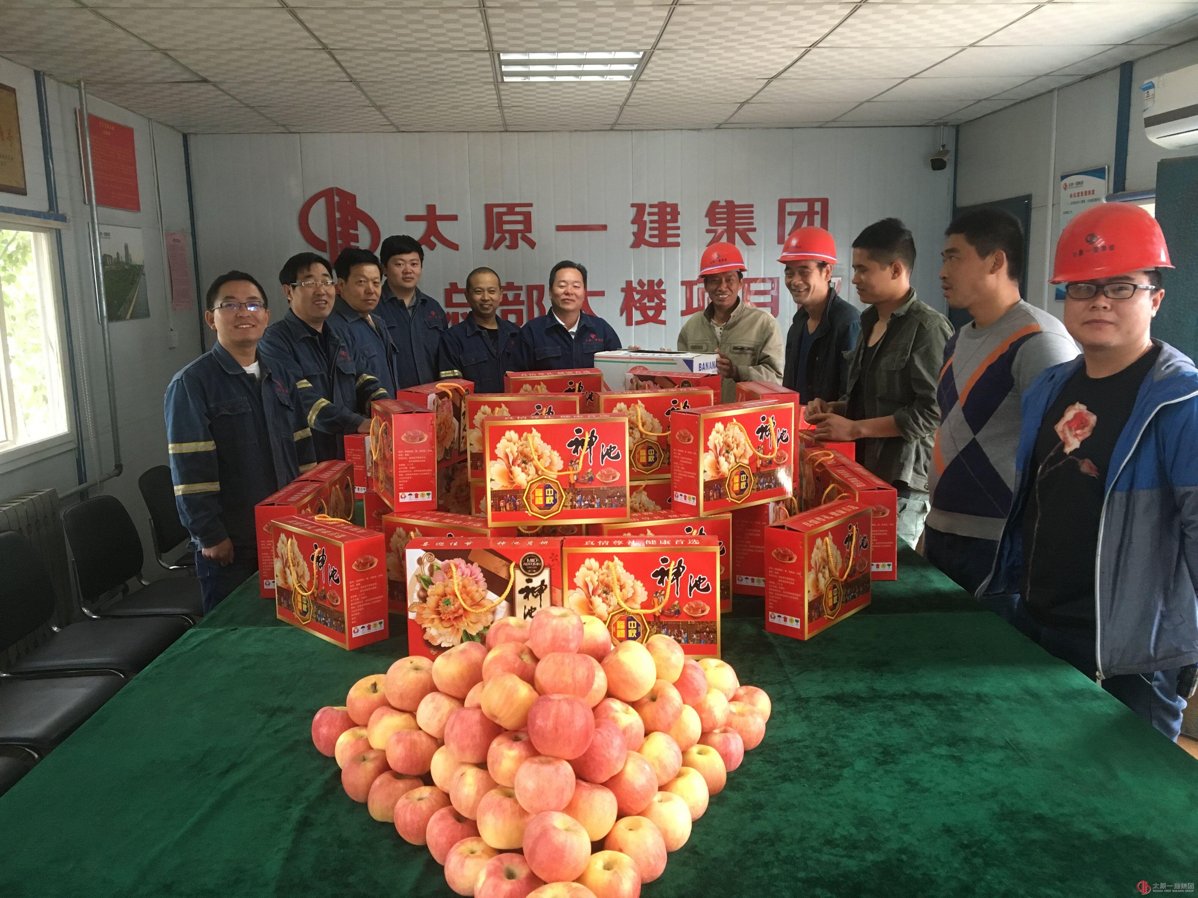 濃濃佳節(jié)情  工友一家親