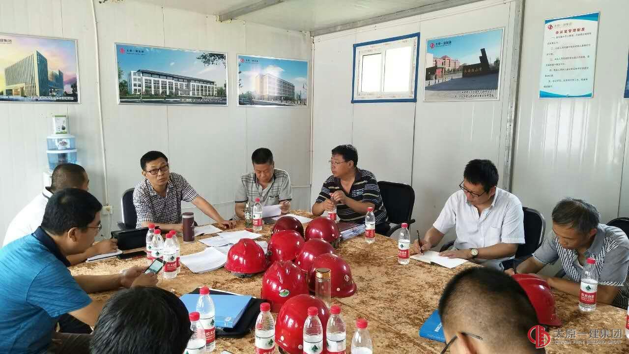 直屬三分公司屯留二中新建教學(xué)樓工地接受長(zhǎng)治市質(zhì)安站領(lǐng)導(dǎo)視察